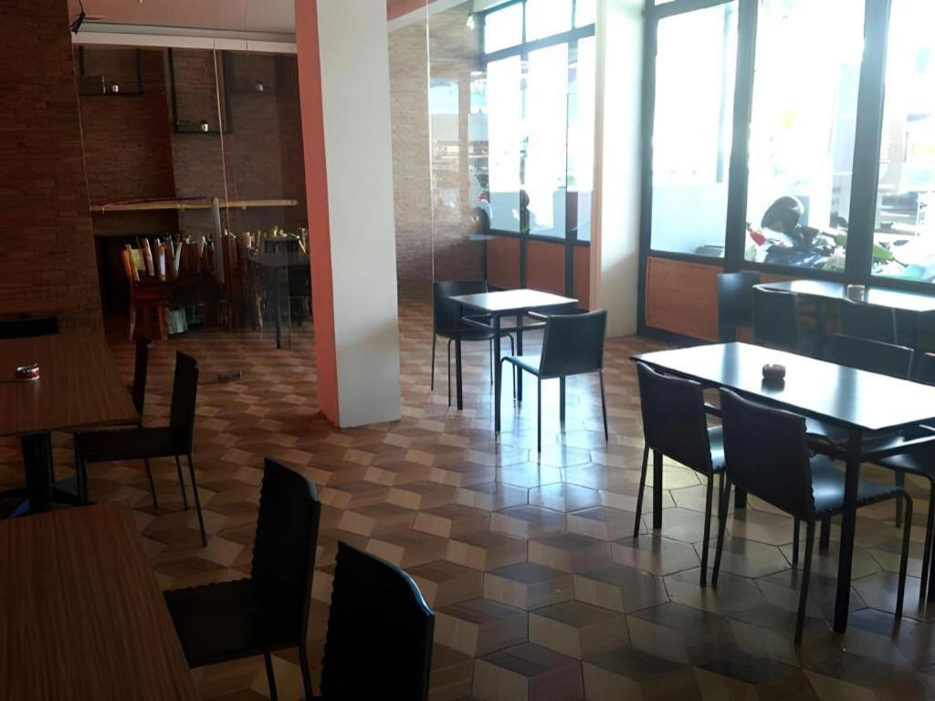 Mira Hotel Banjarmasin  Exterior foto