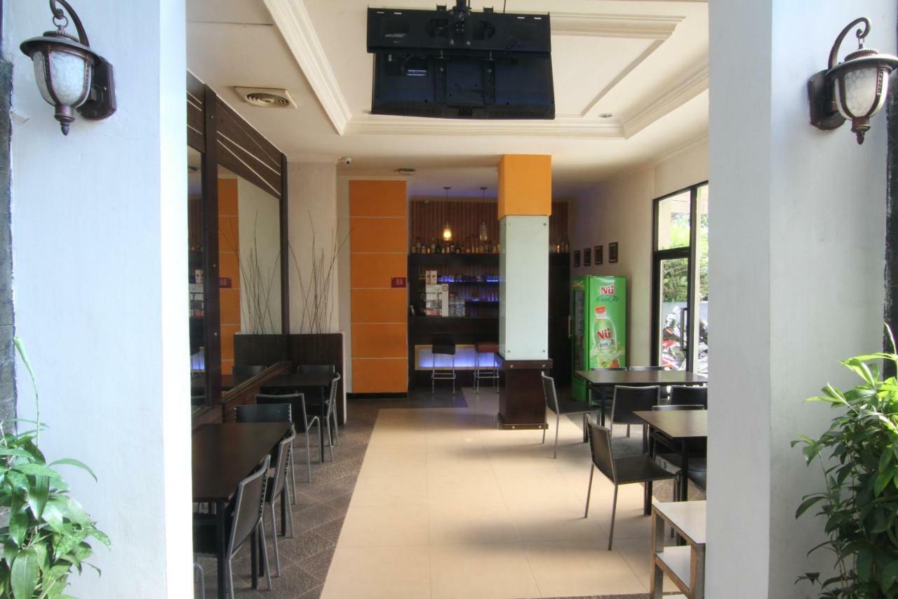 Mira Hotel Banjarmasin  Exterior foto